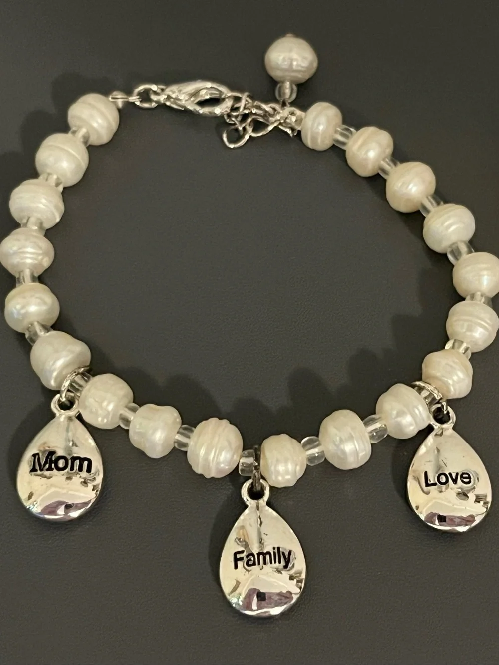 Family Love Mom Pearl Charm Bracelet - White